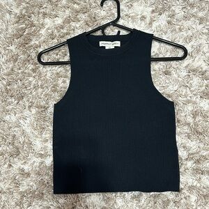 Black cropped tank